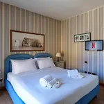 Montenapoleone-duomo Attico Di Lusso E Parcheggio Privato Apartamento Milão